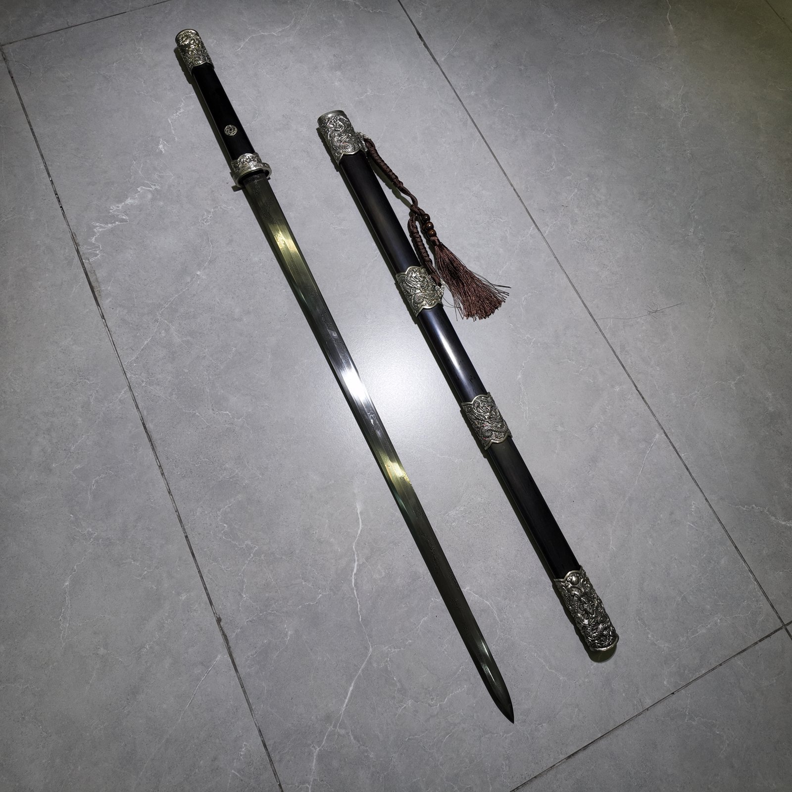 Large Ornamental Ming-Style War Sword – 107cm Dark Ebony Long Dao, Folded Steel, Antiqued Dragon Fittings - Image 9