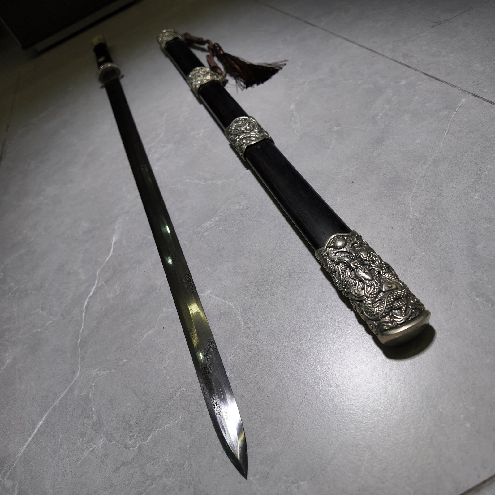 Large Ornamental Ming-Style War Sword – 107cm Dark Ebony Long Dao, Folded Steel, Antiqued Dragon Fittings - Image 8