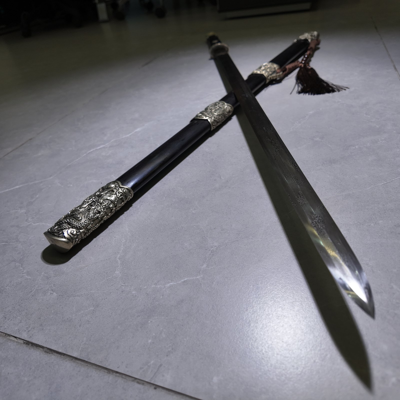 Large Ornamental Ming-Style War Sword – 107cm Dark Ebony Long Dao, Folded Steel, Antiqued Dragon Fittings