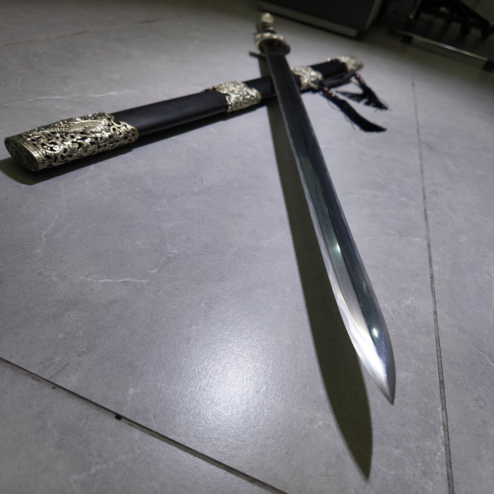 104cm Han Sword (Han Jian) – Ebony Wood Scabbard with Openwork Kylin/Qilin Fittings