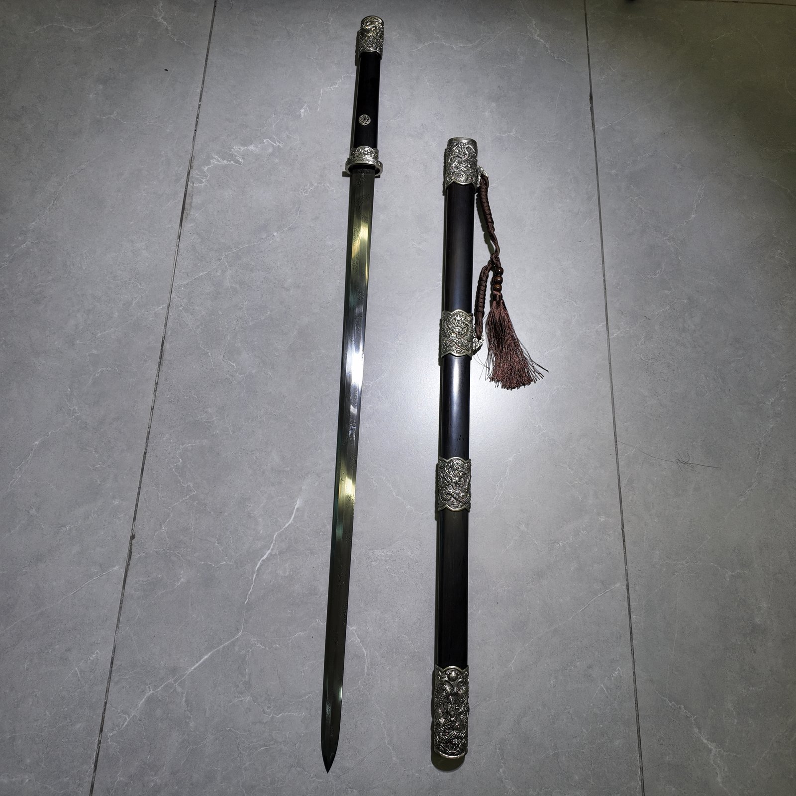 Large Ornamental Ming-Style War Sword – 107cm Dark Ebony Long Dao, Folded Steel, Antiqued Dragon Fittings - Image 2