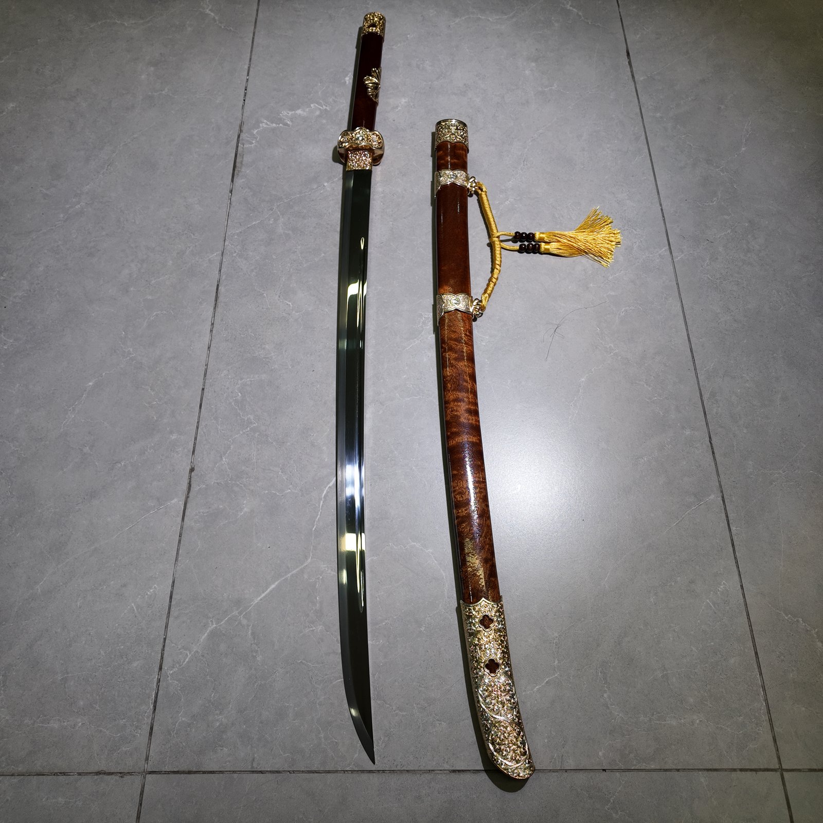 112cm Xiu Chun Dao (Embroidered Spring Saber) with Pearwood Scabbard